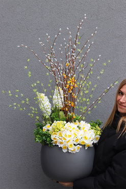 Wiosenne Trele Concrete, wiosenna kompozycja roślinna, wys.99cm 