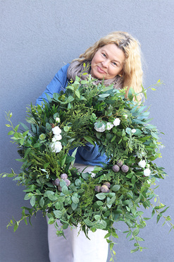 Greenna Grenolia, zielony wianek na drzwi z różami, śr.70cm