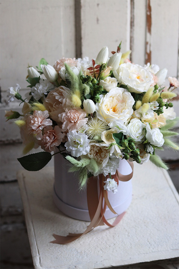 Cynthia, romantyczny flowerbox w welurowym pudełku, wys.39cm