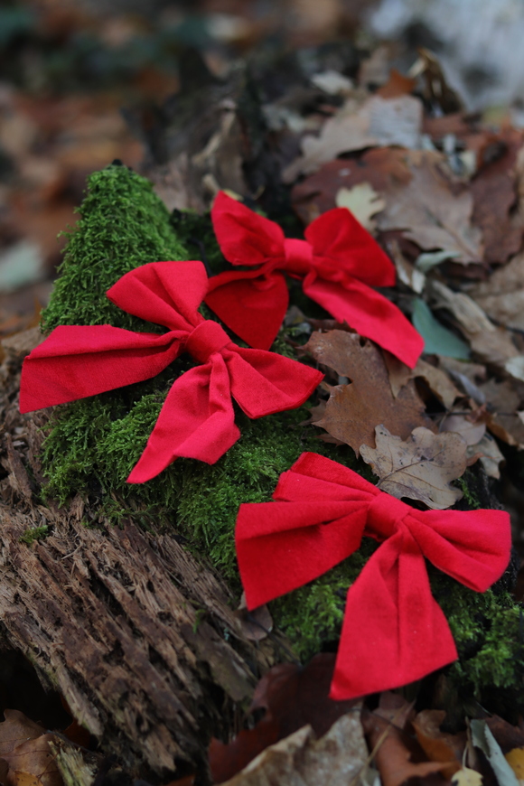Aksamit Red Velvet, welurowa kokarda - pluszowa zawieszka