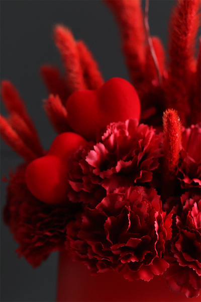 Miłość na Wieki, flowerbox na walentynki z goździkami