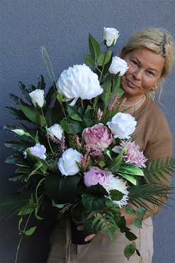 Nelema Luttea, bukiet nagrobny we wkładzie do wazonu, dł.69cm