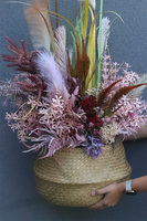 Parise 2, sztuczna trawa w koszu z ziołami