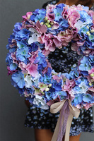 Gesiana, niebiesko-różowy wianek z hortensjami