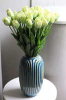 Azurri Tulips, bukiet kwiatów w wazonie