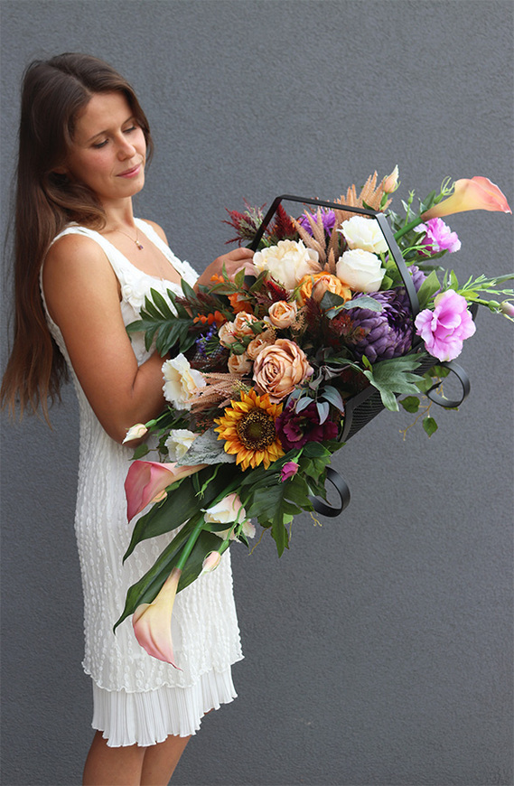 Wspomnienie Colors, dekoracja nagrobna w metalowym koszu