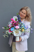 Tęczowa Leori, wiosenna kompozycja w pucharze