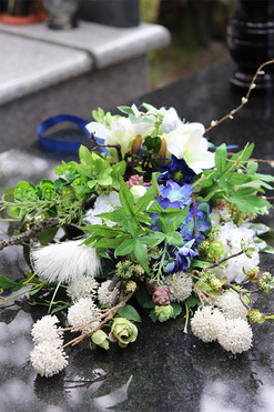 Niebieska Drelia, bukiet nagrobny z ostróżką, dł.90cm