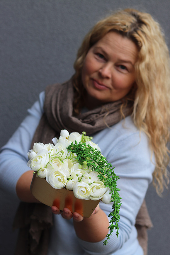 Heartino White, kompozycja nagrobna w kształcie serca