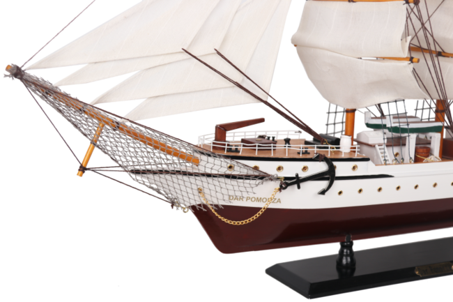 Dar Pomorza, elegancki model żaglowca