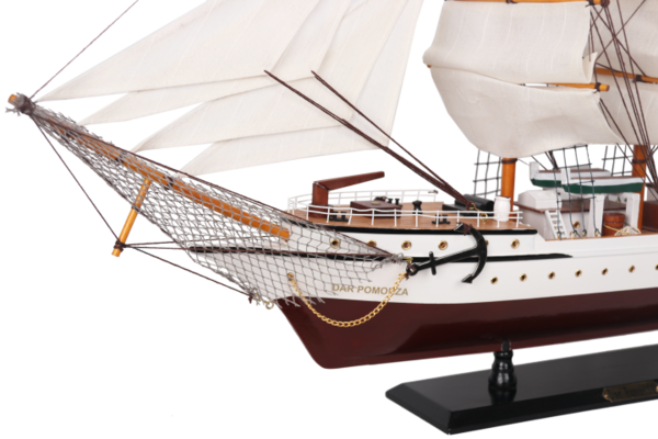 Dar Pomorza, elegancki model żaglowca