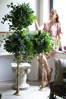 zielona dekoracja na złotym świeczniku stojaku, Green Felitera