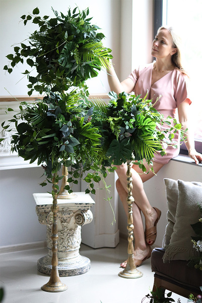 zielona dekoracja na złotym świeczniku stojaku, Green Felitera