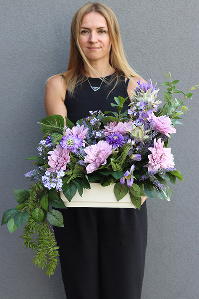 Fiolla, dekoracja nagrobna w podłużnej donicy, wym.42x60x35cm