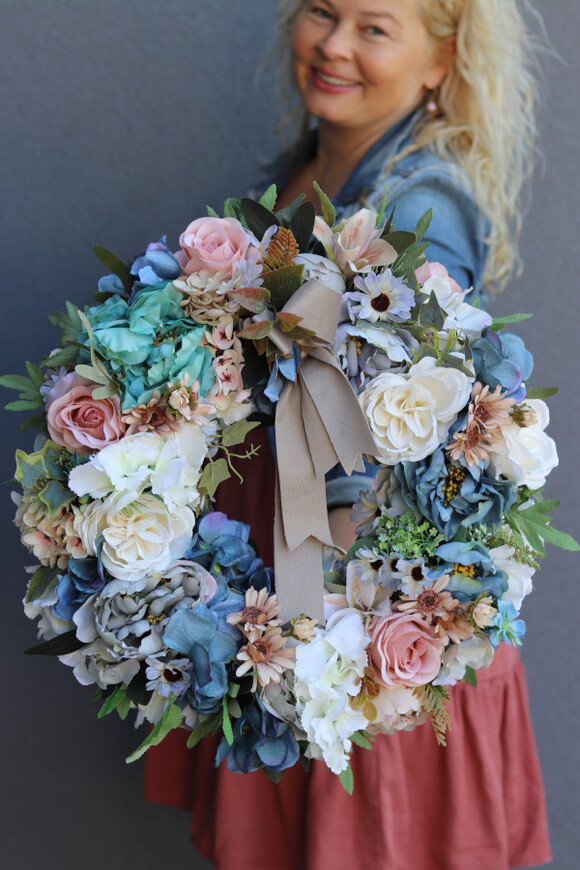 Katy Blue, wianek dekoracyjny na drzwi