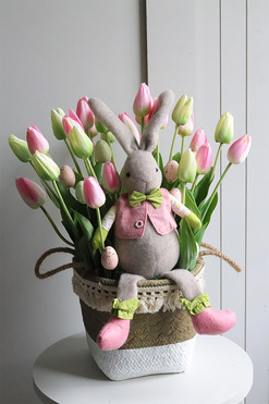 Tulipanowy Król, wiosenny stroik z zajączkiem, wys.44cm