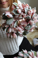 Mroźna Magnolia, zimowy wianek kwiatowy na drzwi