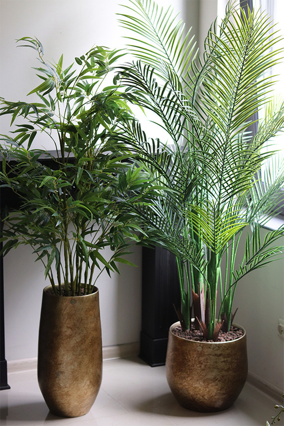 Palma Gold Hilton, sztuczna roślina w czarnej donicy