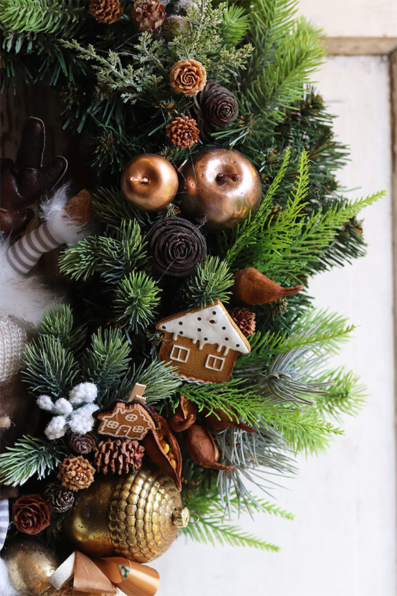 Reniferro, świąteczny wianek z lalką