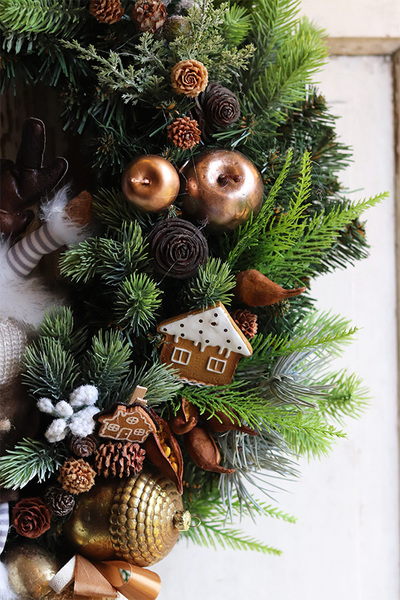 Reniferro, świąteczny wianek z lalką