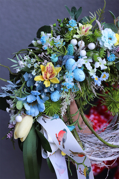 Easter Blue, wielkanocny wianek na drzwi z jajkami