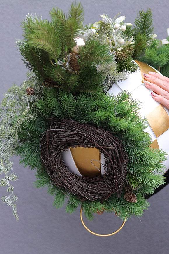 Xmas Explosion, złota dekoracja świąteczna w bombce