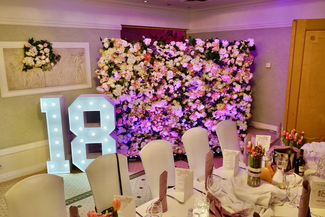 jednostronna ścianka kwiatowa, Maria Antonina wys.2m x szer.3m, wypożyczenie