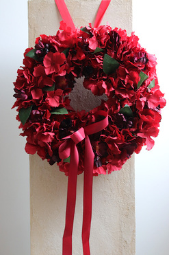 OD RĘKI Czerwień to Miłość, czerwony wianek z hortensji, śr.40cm