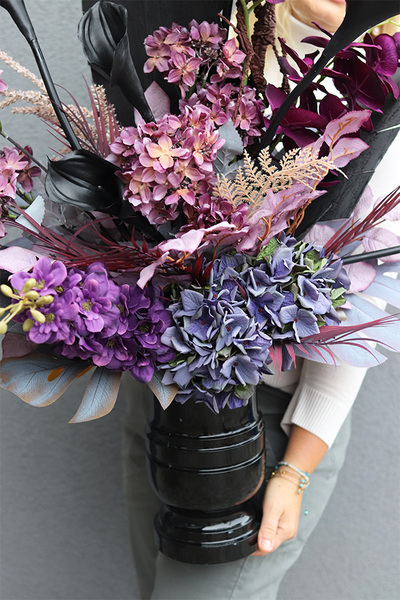 Euforita, nowoczesny bukiet nagrobny w wazonie