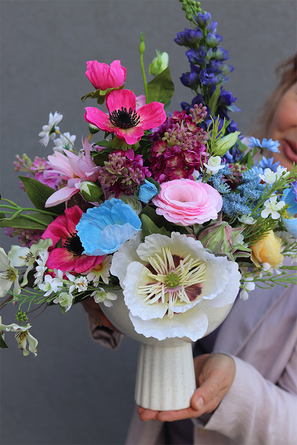 Tęczowa Leori, wiosenna kompozycja w pucharze