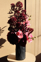 Bettina Arturia Bordo, dekoracyjny bukiet w wazonie