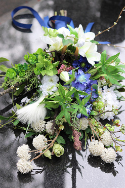 Niebieska Drelia, bukiet nagrobny z ostróżką, dł.90cm