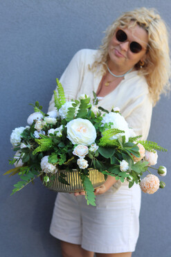 Ministeria 3, elegancka kompozycja kwiatowa w misie, wym.40x40x50cm