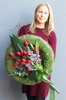 Tulipany Red 2, elegancki wieniec nagrobny z tulipanami, śr.45cm