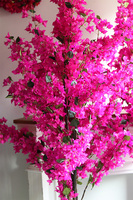 Oleander, sztuczna roślina w doniczce