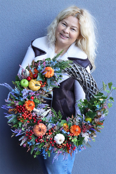 Poranna Refina, jesienny wianek z dyniami	