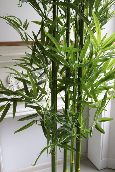 Bambus, sztuczna roślina w osłonce z tworzywa