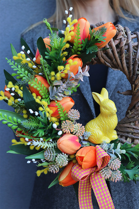 Żółty Zając, wielkanocny wianek z zajączkiem