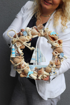 Bałtyk, marynistyczny wianek z żaglówką, śr.32cm 