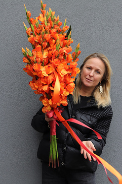 Fireland, pomarańczowy bukiet nagrobny do położenia, wys.110cm