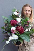 Ruberia Maxi, nagrobny bukiet z bordową chryzantemą	