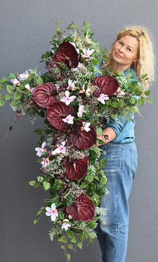 Anturium Krzyż Pamięci 2, elegancka kompozycja nagrobna, wym.118x79cm 