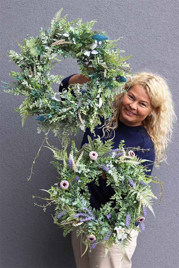 Evergreen, zielony wianek dekoracyjny z ostem