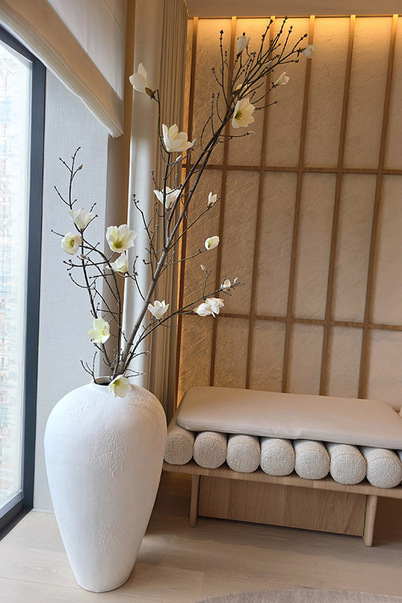 Magnolia Real, gałązka sztuczna na drewnie