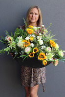 Złote Wspomnienia, kompozycja nagrobna ze słonecznikami