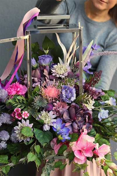 Angelo Garden Otello, lampion nagrobny z kwiatami