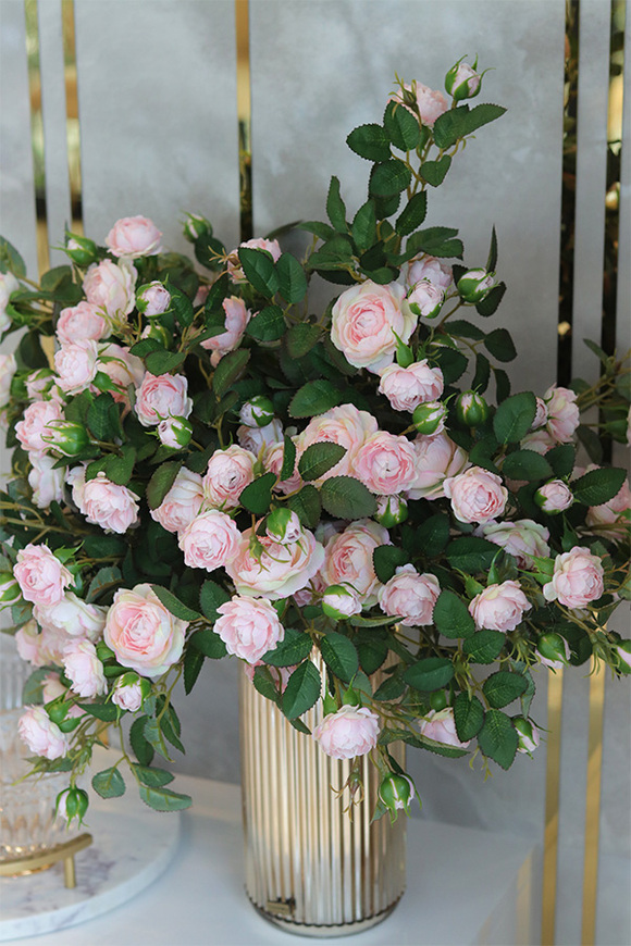 Secret of Flowers Gold, bukiet kwiatów w wazonie