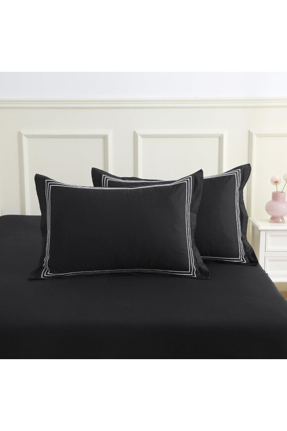 Elena Black, bawełniana pościel z haftem	