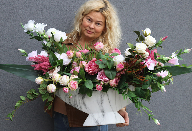 Remona Pink 2, nagrobna kompozycja kwiatowa w pucharze