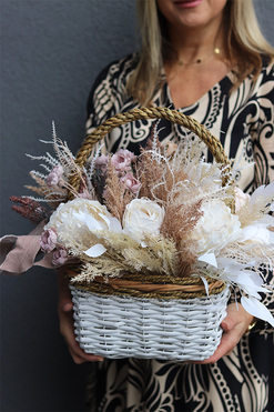 Boho Romance, kompozycja kwiatowa w koszu, wym.40x50cm